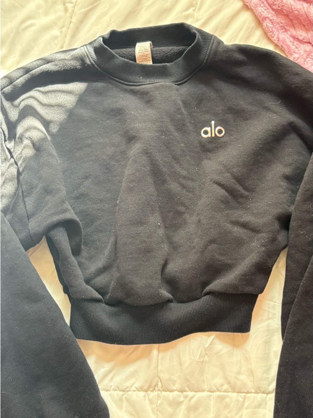 ALO Yoga Black Cropped Crew - Picture 2 of 4